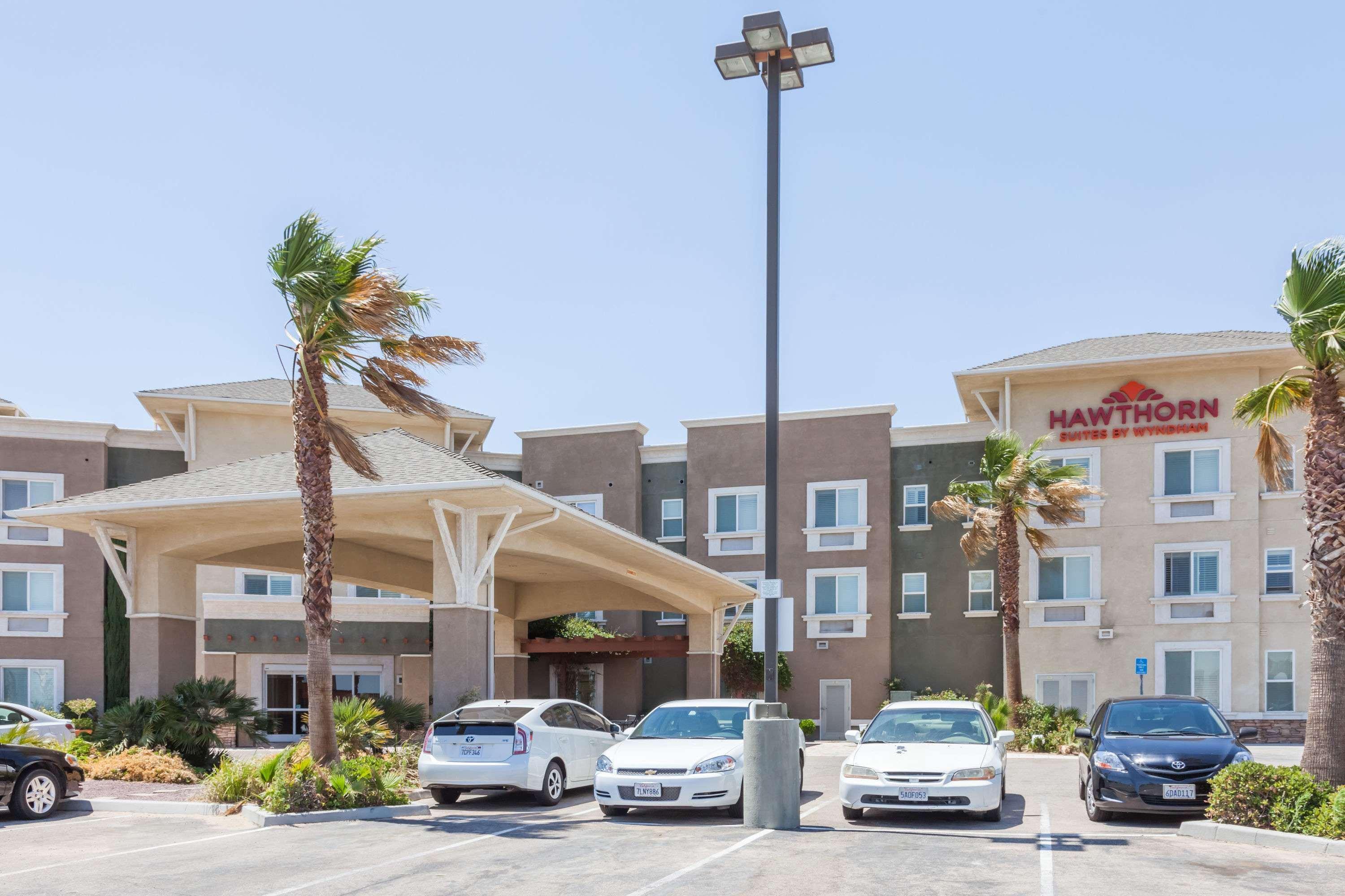 Hawthorn Suites Викторвилл Экстерьер фото